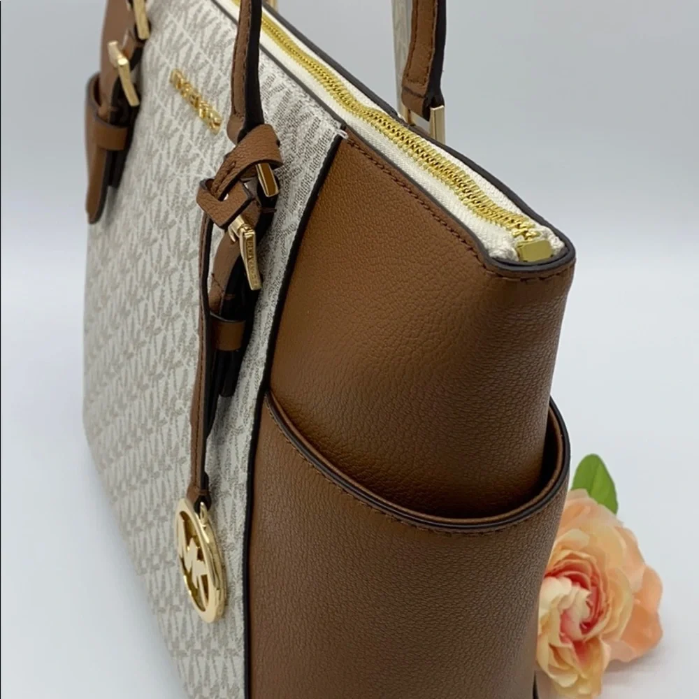 MICHAEL KORS CHARLOTTE LARGE TOP ZIP TOTE VANILLA